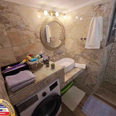 Polys Homes Lägenhet *